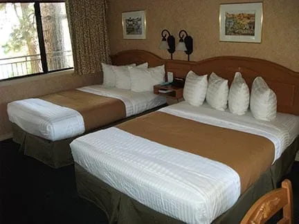 Two Full beds at Pepper Tree Inn