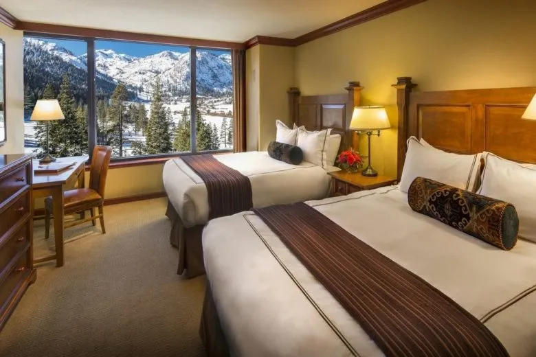 Everline Resort & Spa Lake Tahoe interior of room