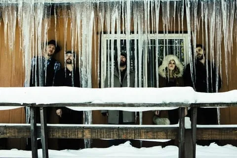 Dead Winter Carpenters