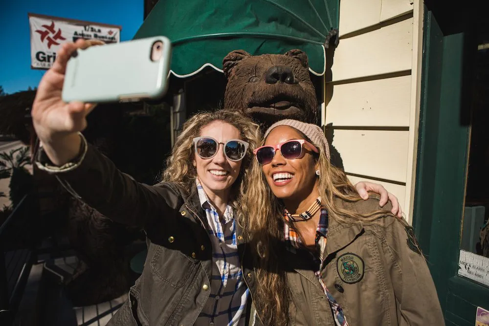 2 People taking a selfie in Lake Tahoe