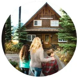 Mother and two kids look walk up to entrance of museum in Lake Tahoe