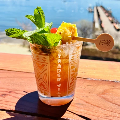 Lakeside cocktail at Gar Woods